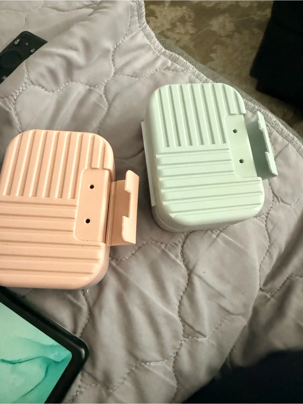 Kitsch Beauty Bar Bag Pair in Cream and Peach and travel bar holder